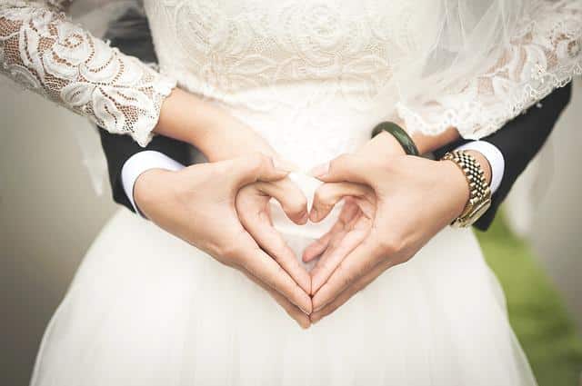 wedding heart hands